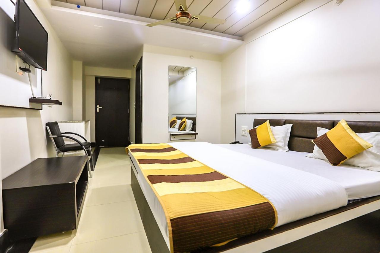 Oyo 11840 Hotel Venus 阿杰梅尔 外观 照片